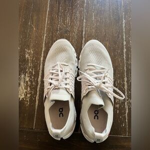 Onclouds women’s size 11